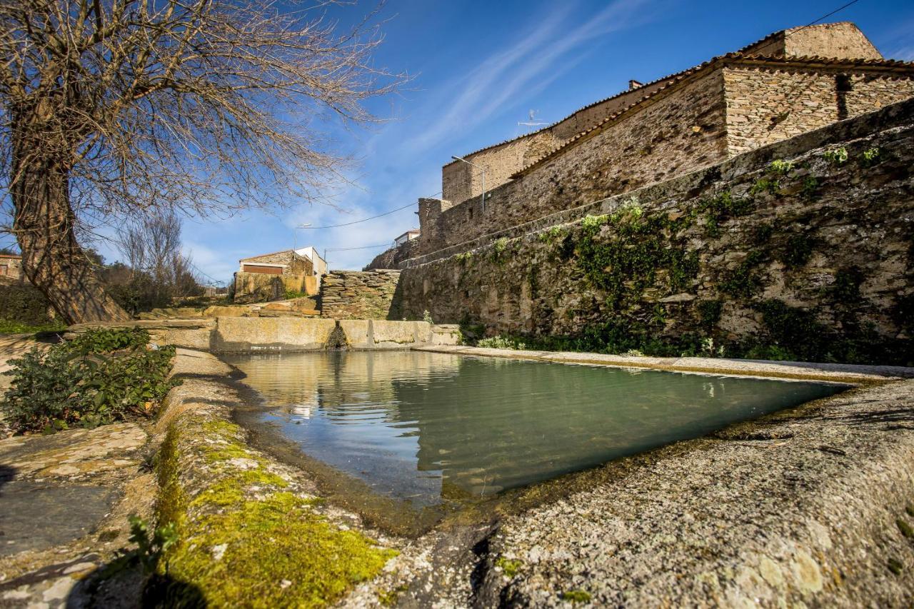 El Hogar Del Herrero Ahigal de los Aceiteros المظهر الخارجي الصورة